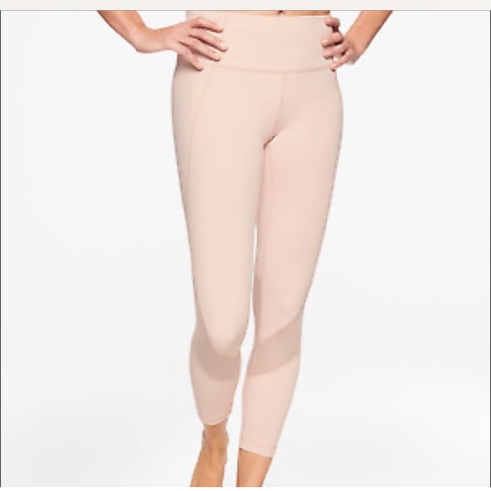 Athleta women’s Elation 7/8 leggings in great condition